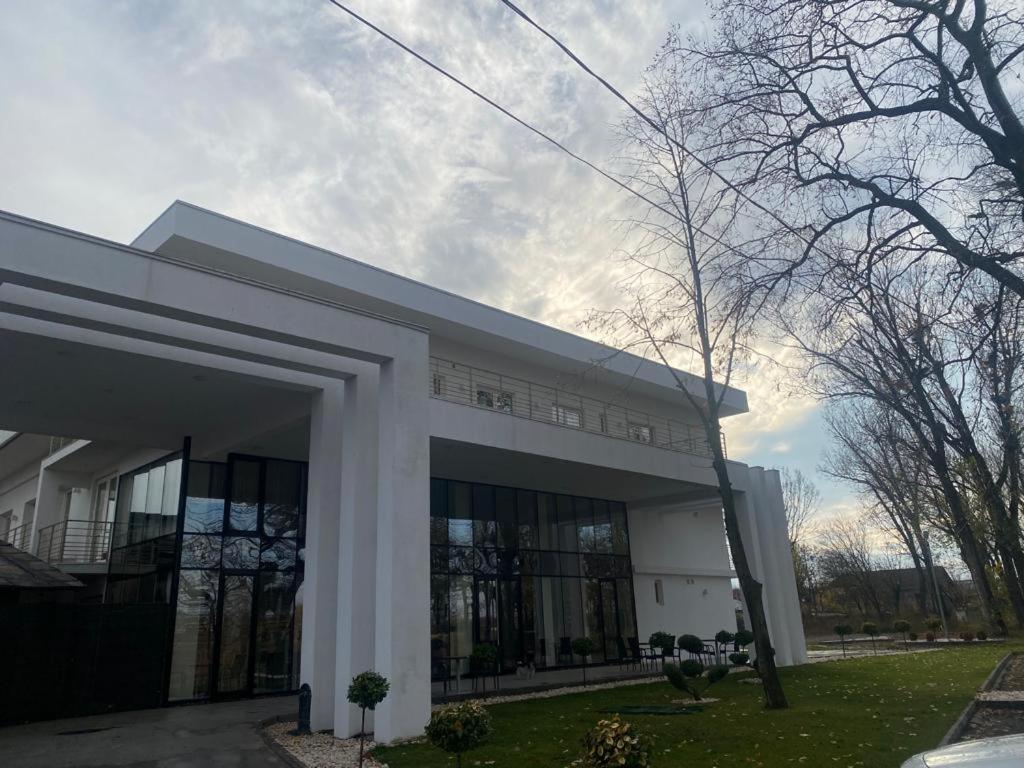 Hotel Ocaua Lui Cuza Tecuci Exteriér fotografie